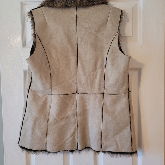 Faux Fur Vest - Picture 4 of 4